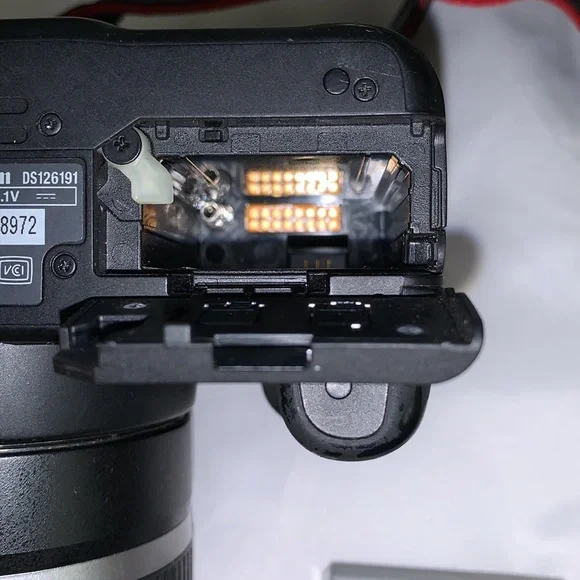 CANON REBEL XS EOS Digital Camera pop out  display screen IMAGE STABILIZER LENSE - Picture 15 of 16